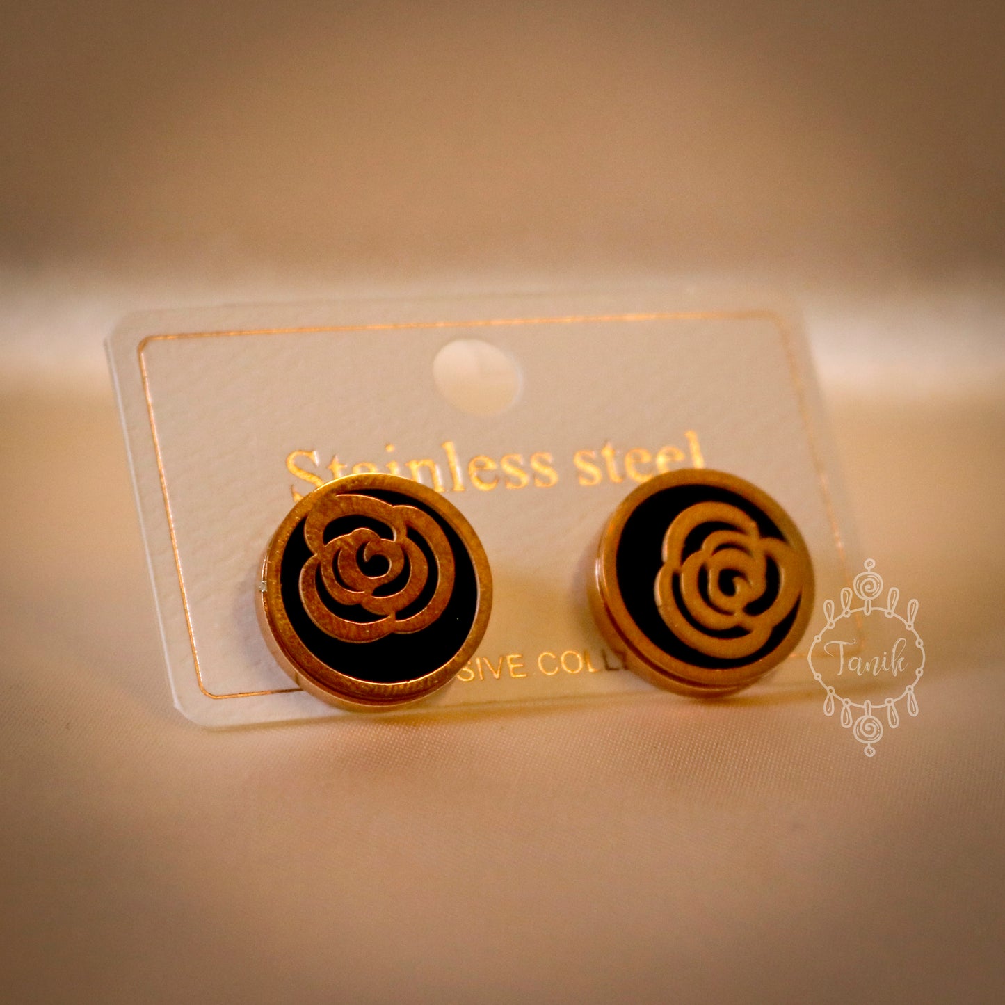Round stud with rose flower