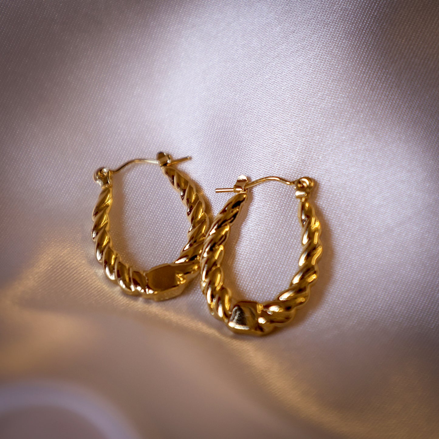 Stainless steel Hoops with mild design