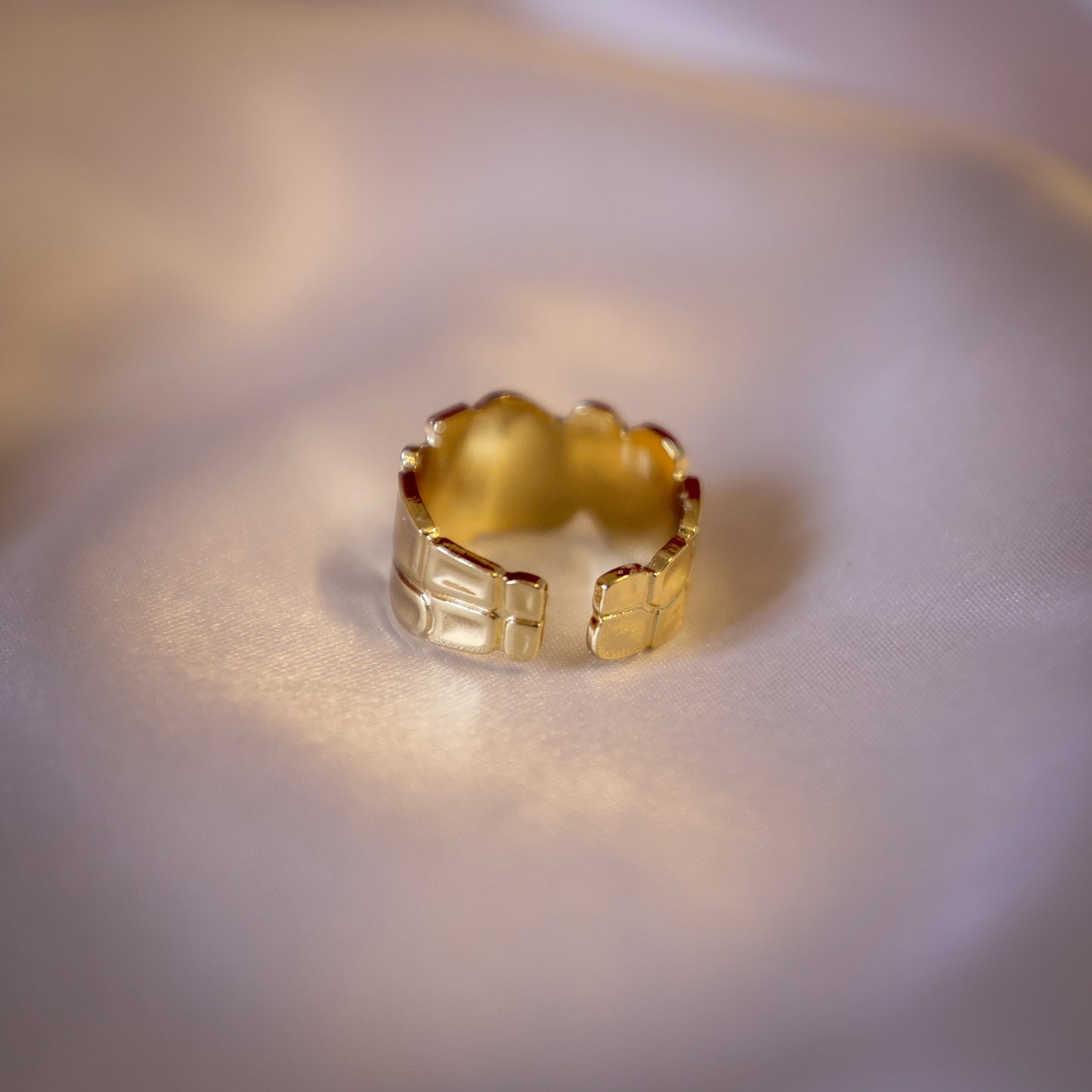 Statement piece ring