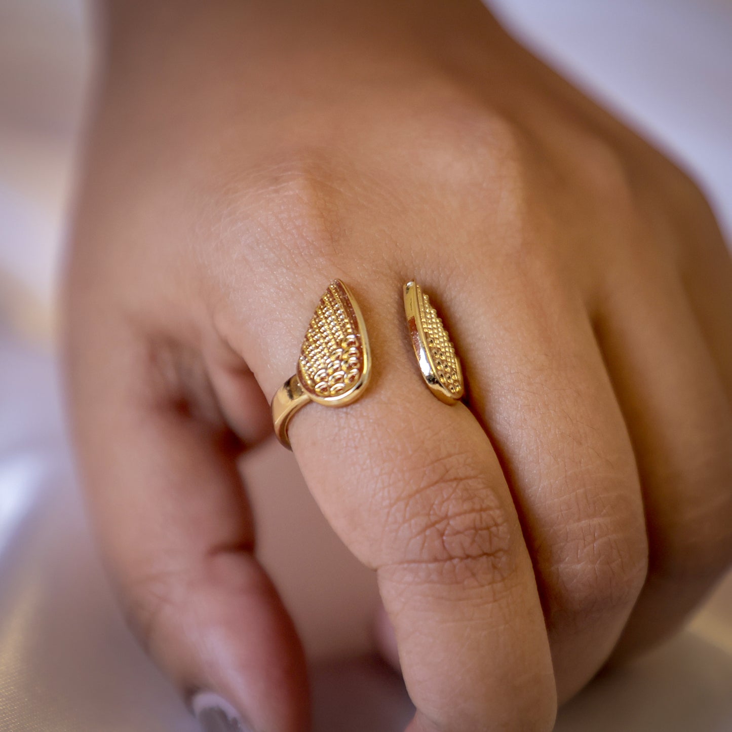 Adjustable ring with angel wings design (Unisex)