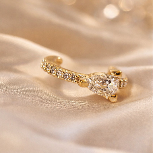 Single triangle stone cuff