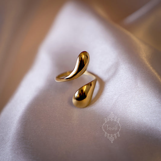 Adjustable statement ring
