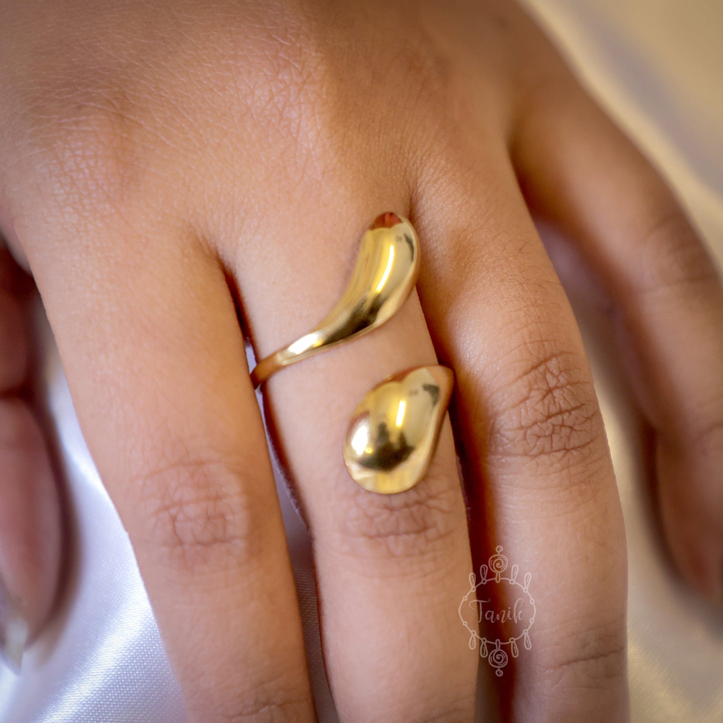 Adjustable statement ring