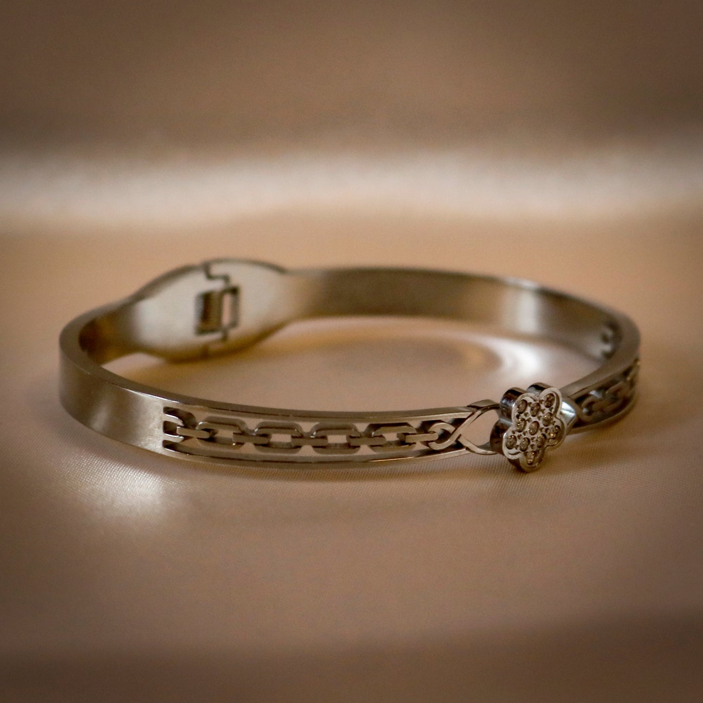 Stainless steel premium kada  with flower design