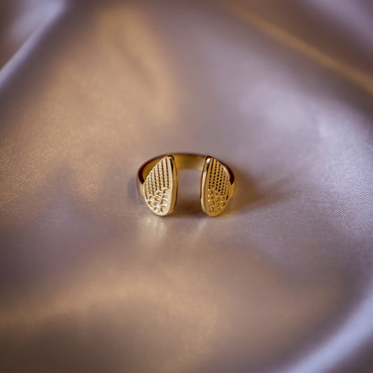 Adjustable ring with angel wings design (Unisex)
