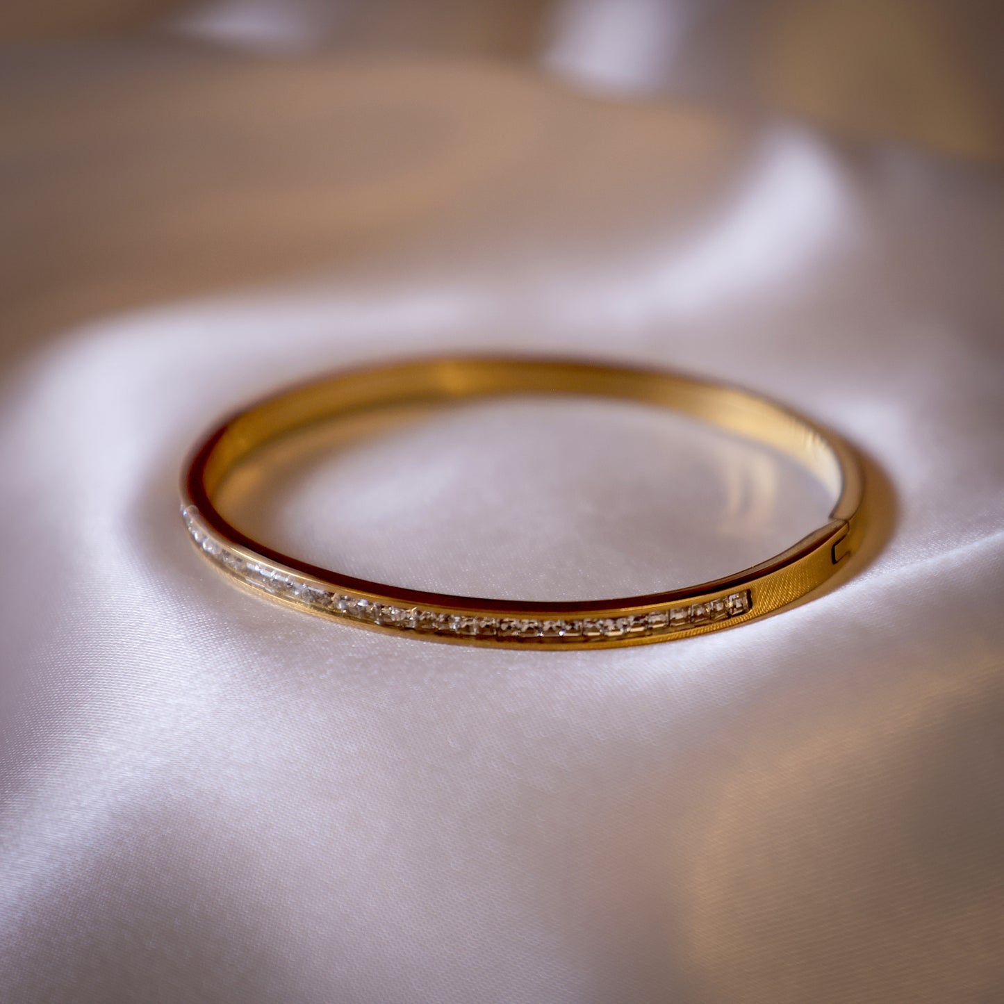 Elegant white stone filled kada