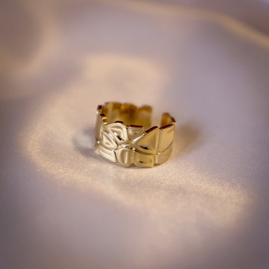 Statement piece ring