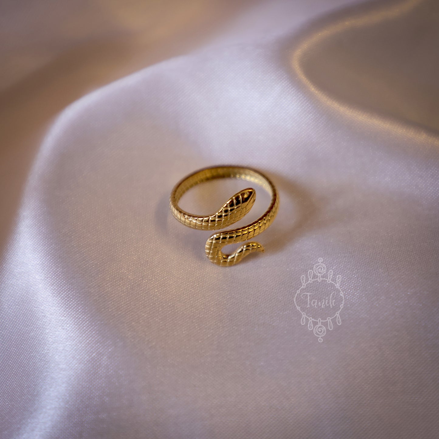 Snake designed ring