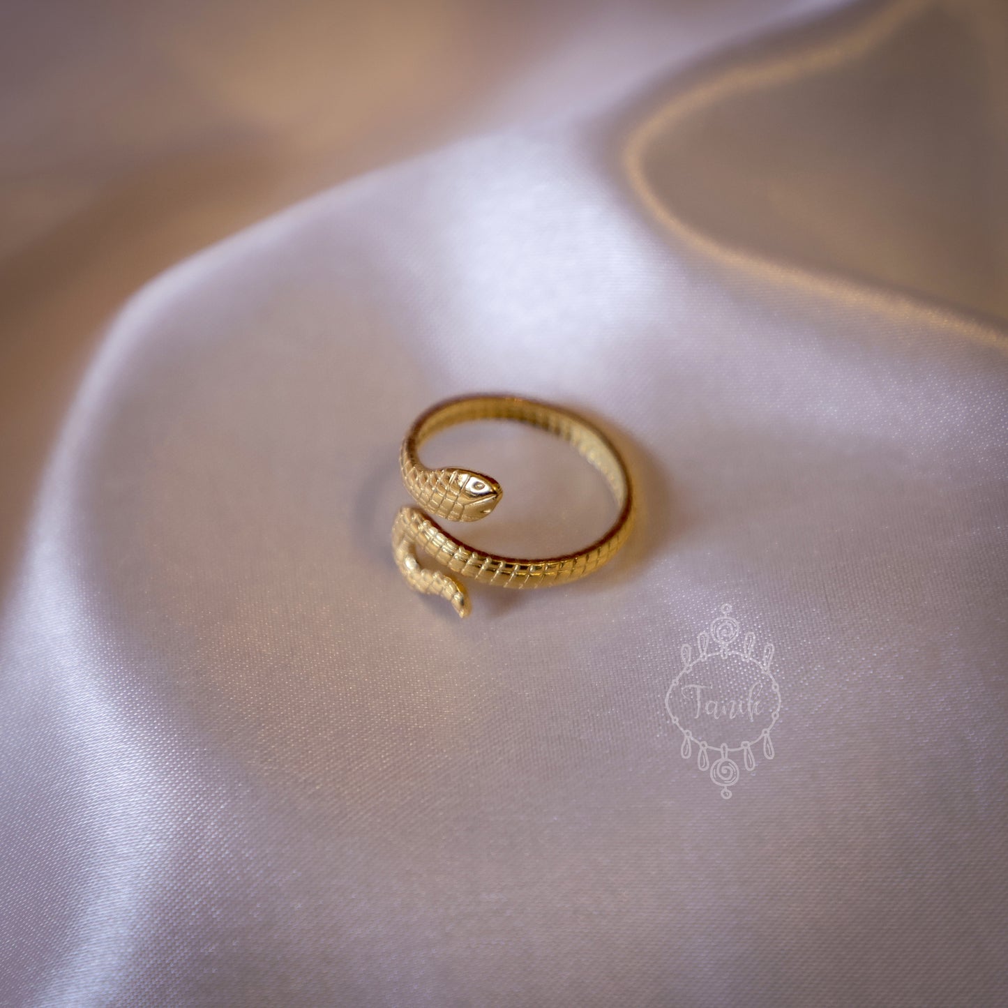 Snake designed ring