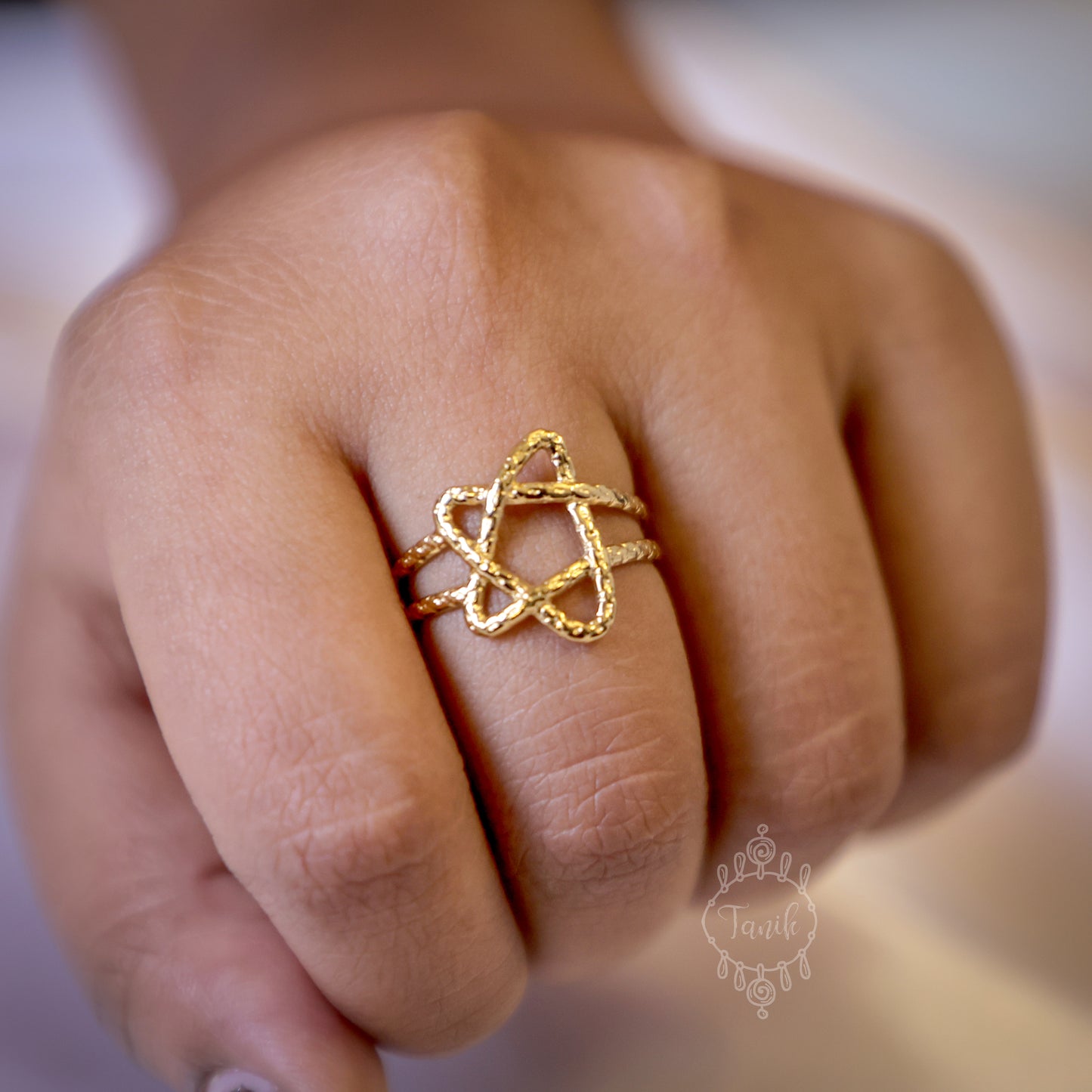 Simple and elegant ring with a star shape design