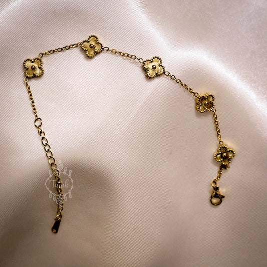 Gold clover bracelet