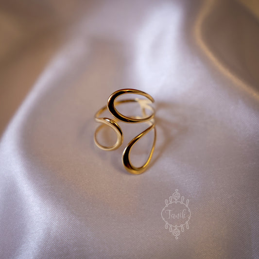 Statement  flowy and elegant ring
